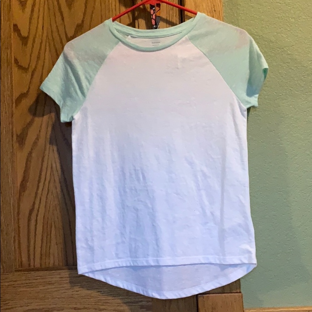 Tee shirt  light blue and white.